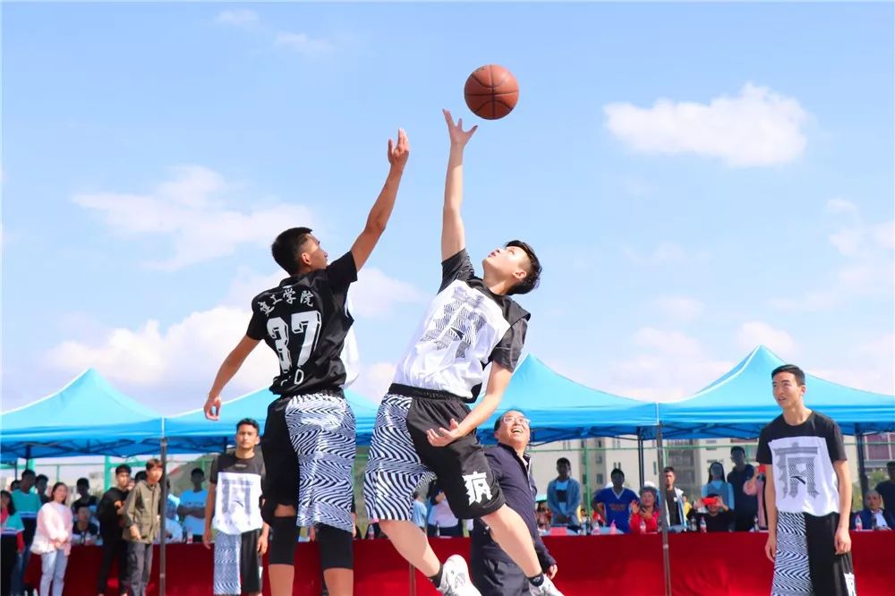 强强对决!东南亚球队展开激烈争夺 强强对决!东南亚球队展开激烈争夺