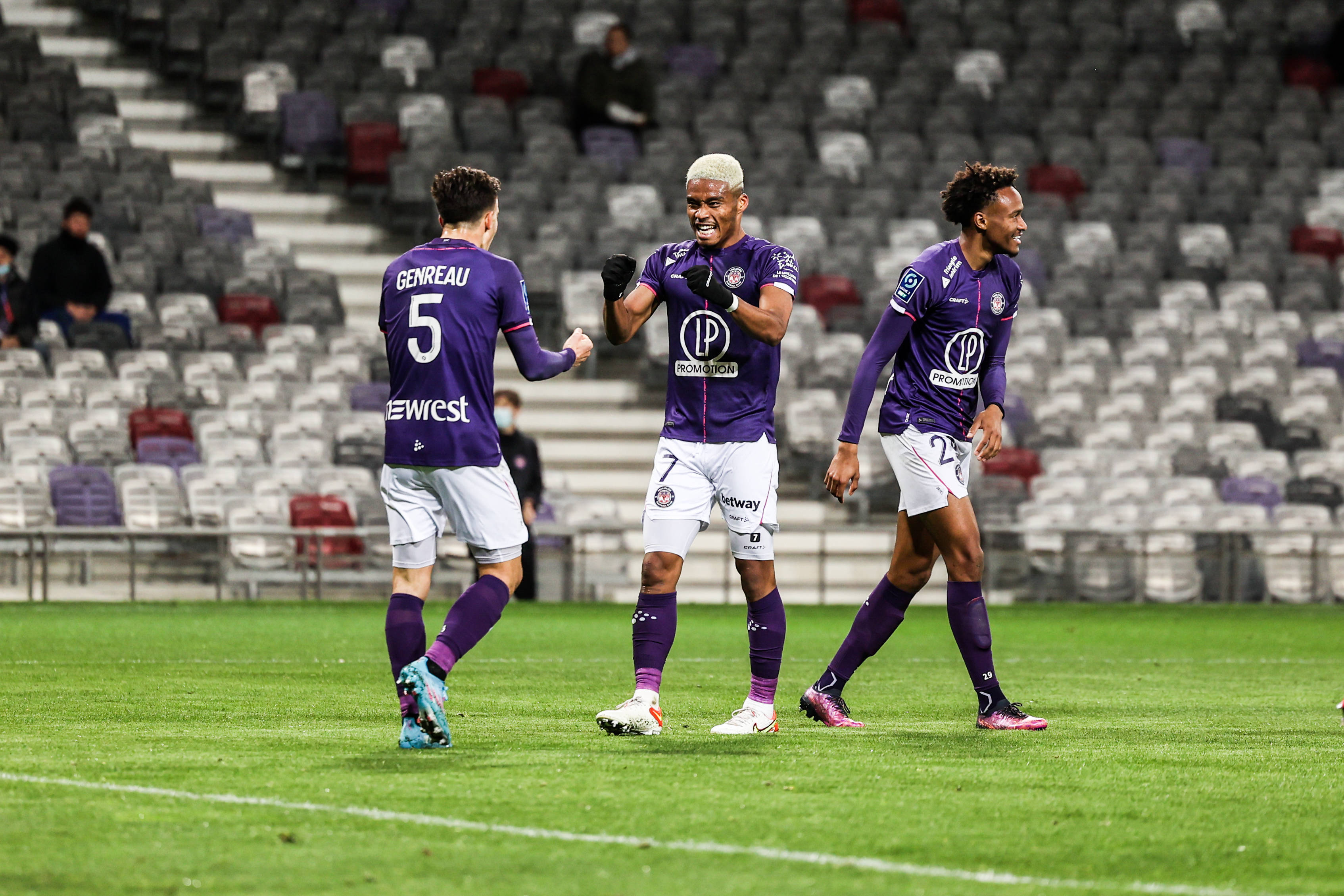 小组排名公布,法甲联赛竞争激烈 小组排名公布,法甲联赛竞争激烈