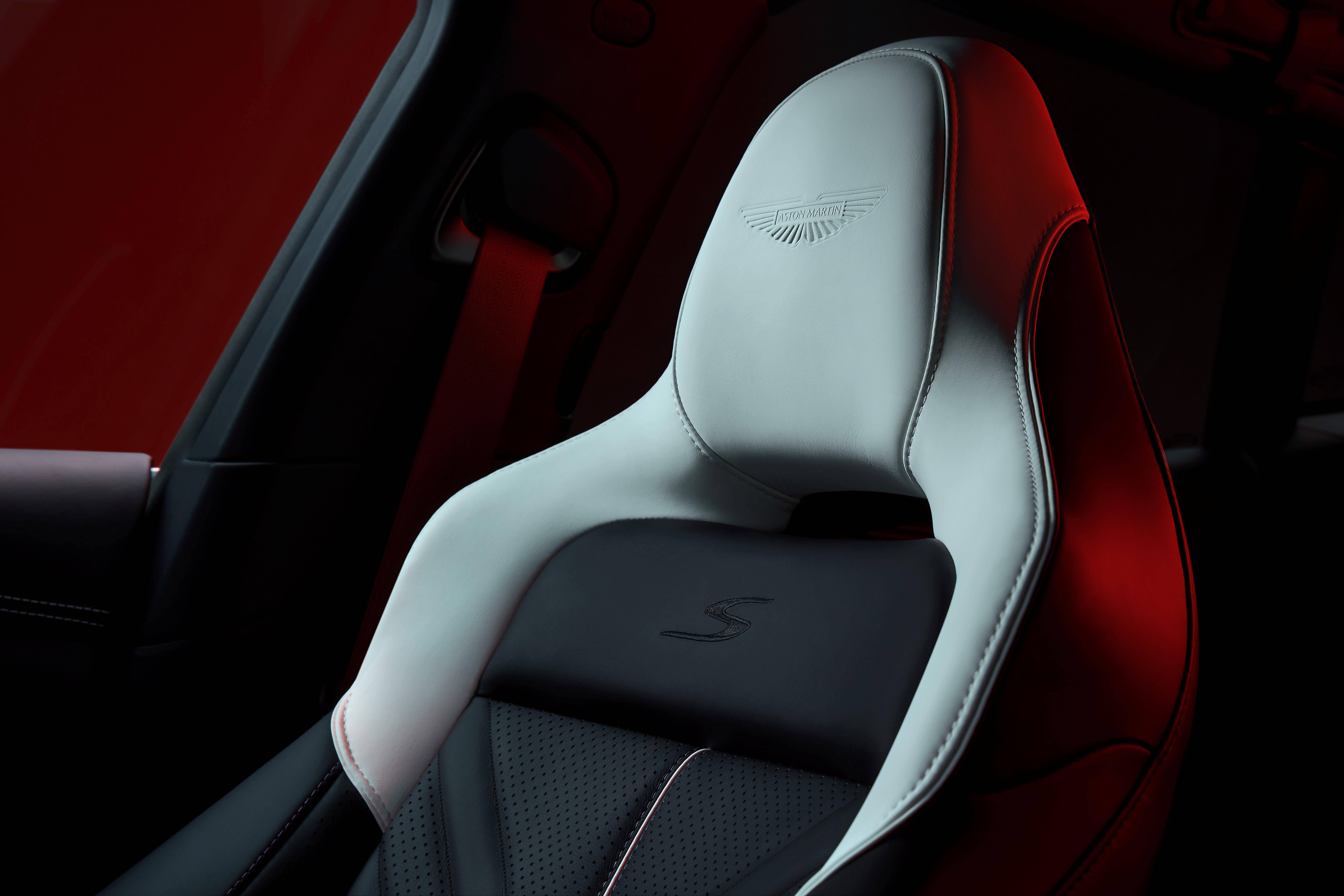 阿斯顿马丁轻取雷诺车队，拉塞尔惊艳四座