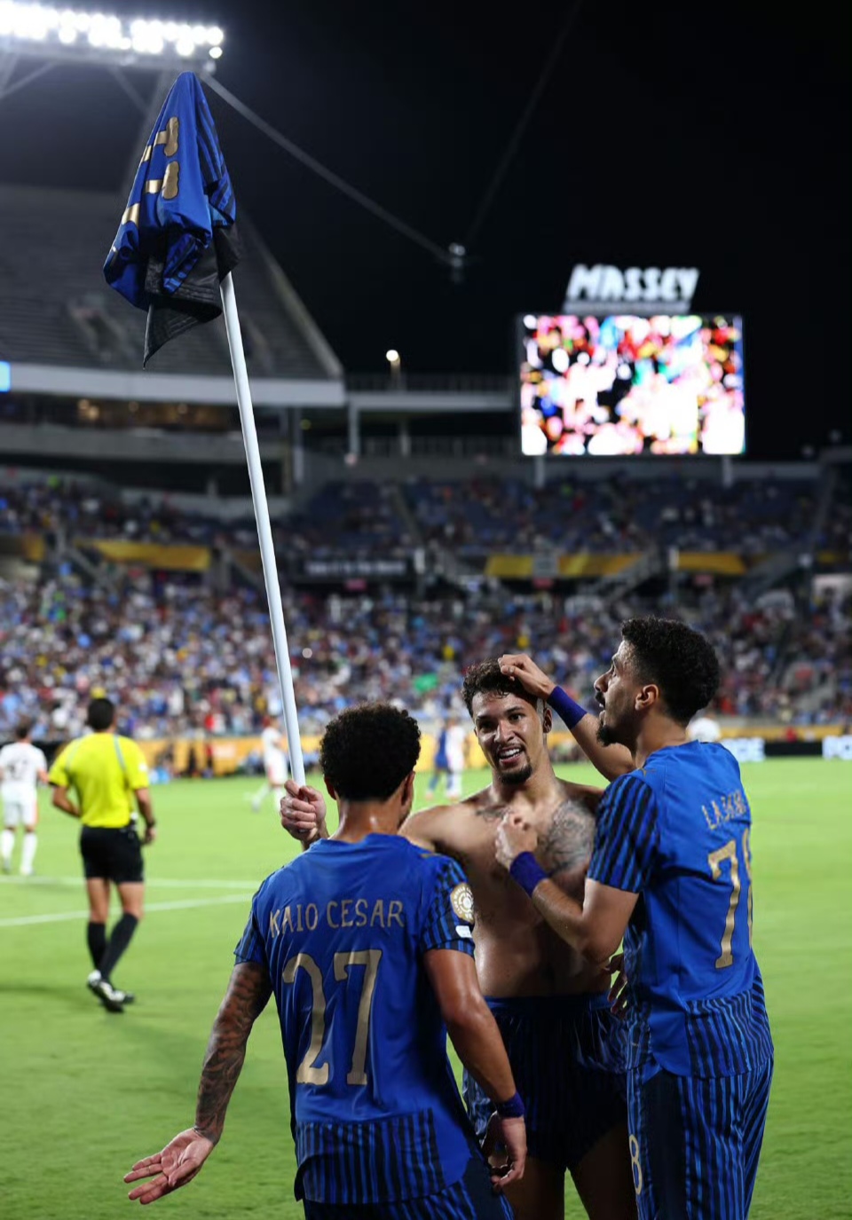 曼城完胜西班牙，伊布扛起全队