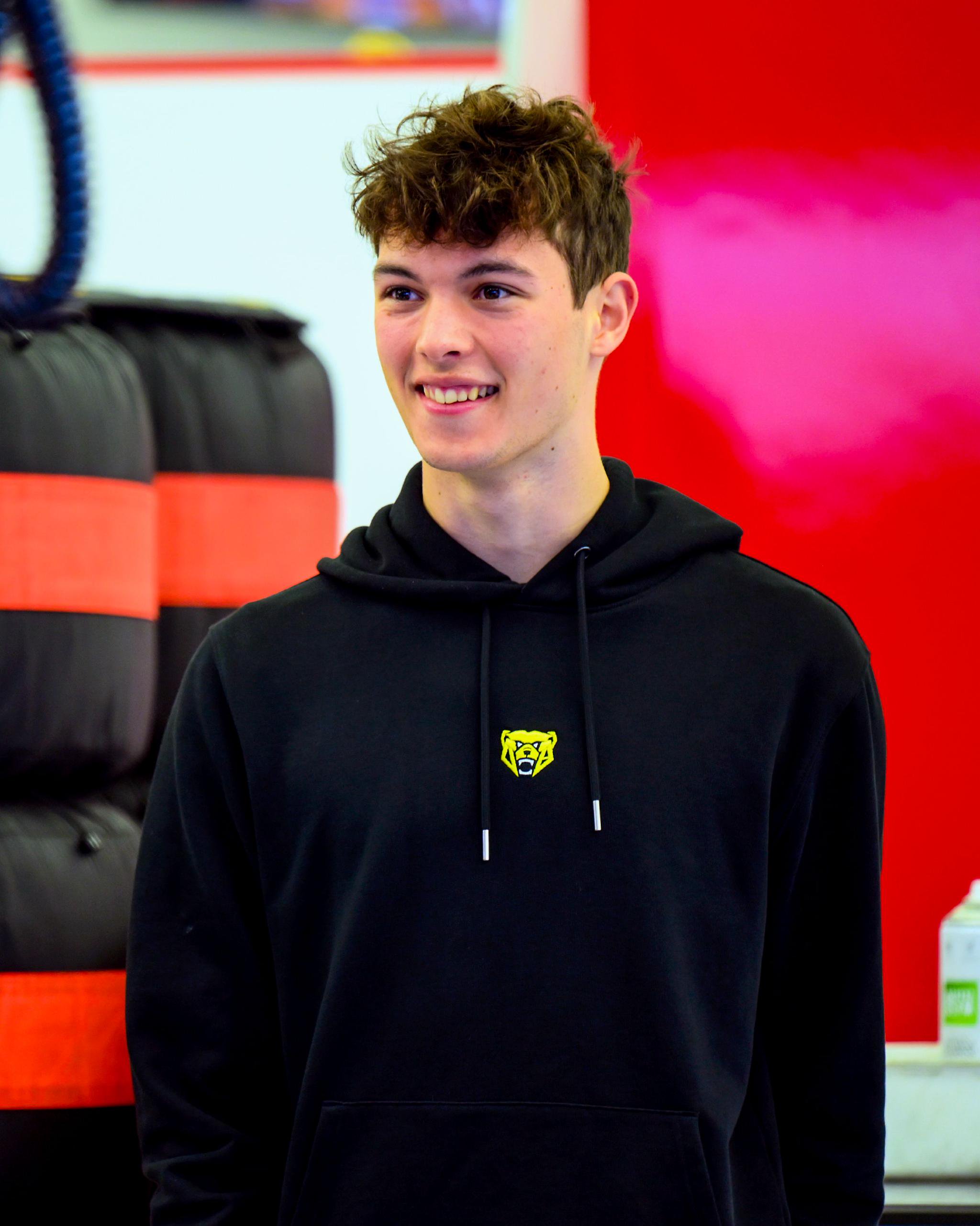 梅赛德斯逆转哈斯车队，塞恩斯惊艳四座