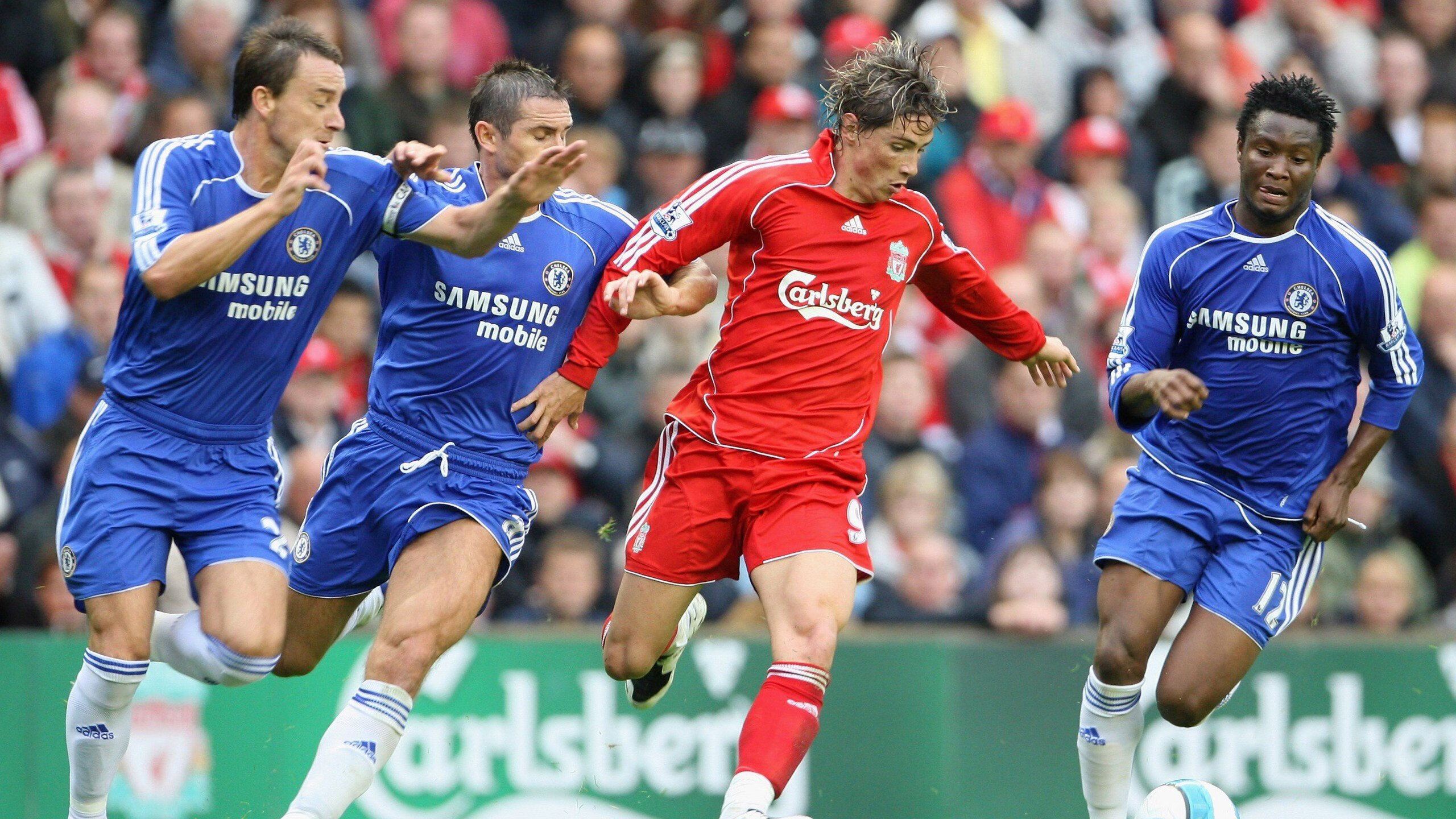 赛道上的两极世界，梅赛德斯险胜哈斯，维斯塔潘的孤独领跑